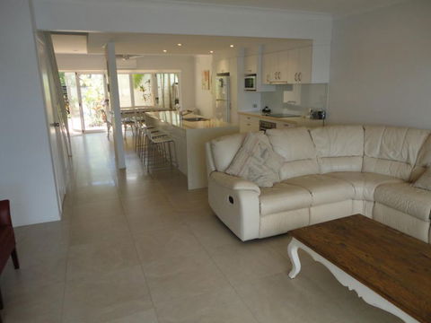 Noosa Entrance Waterfront Resort - St Kilda Accommodation 2