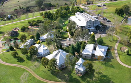 Pinnacle Valley Resort - St Kilda Accommodation 0