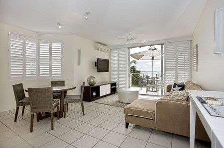 Maison Noosa Luxury Beachfront Resort - St Kilda Accommodation 4