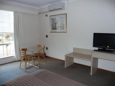 Hamiltons Townhouse Motel - St Kilda Accommodation 3