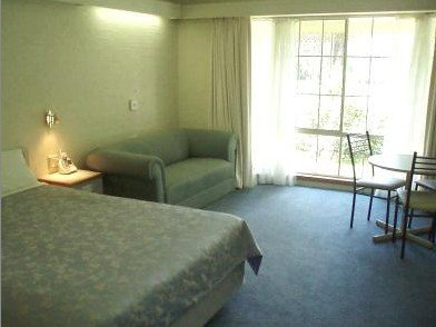Hamiltons Townhouse Motel - St Kilda Accommodation 4