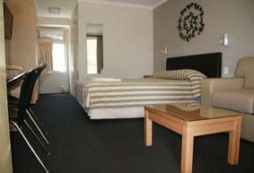 Queensgate Motel - St Kilda Accommodation 0