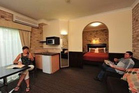 Highlander Motor Inn And Apartments - St Kilda Accommodation 0