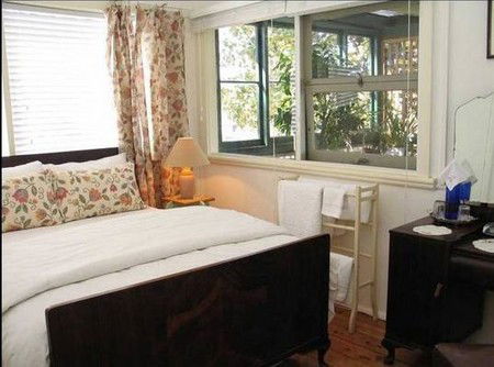 Dural House At Round - St Kilda Accommodation 3