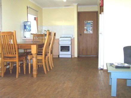 Allestree Holiday Units - St Kilda Accommodation 3