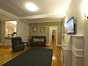 Oxford Holiday House - St Kilda Accommodation 0