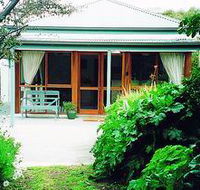 Ruby's Robe Cottage - St Kilda Accommodation