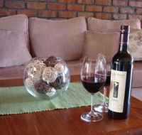 The Creek Cottage - St Kilda Accommodation