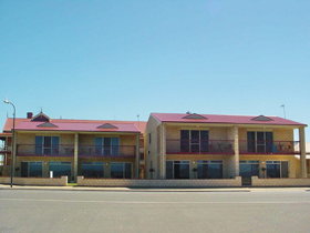 Tumby Bay Hotel Seafront Apartments - St Kilda Accommodation 0
