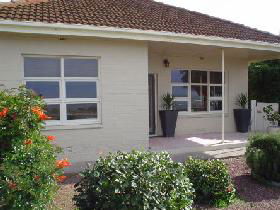 BeachBums Beach House - St Kilda Accommodation 0