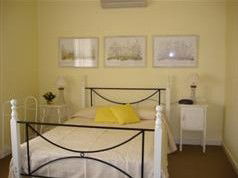 Wild Berry Cottage - St Kilda Accommodation 1