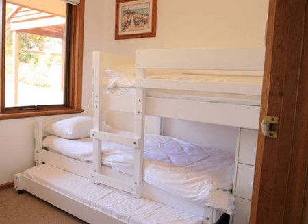 Ocean Blue At Penneshaw - St Kilda Accommodation 4
