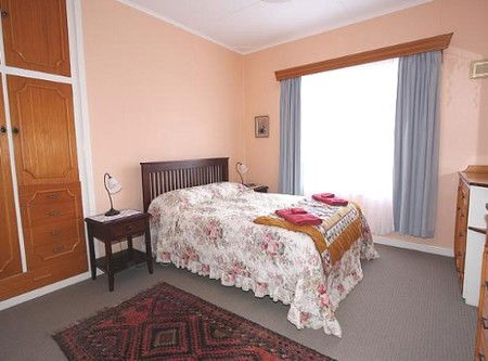 The Pines Holiday Home - St Kilda Accommodation 3