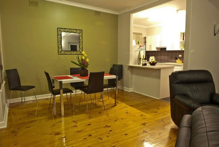 Oxford Holiday House - St Kilda Accommodation 1