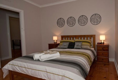 Oxford Holiday House - St Kilda Accommodation 2