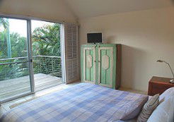 Absolute Beachfront Belongil Summerhouse - St Kilda Accommodation 3
