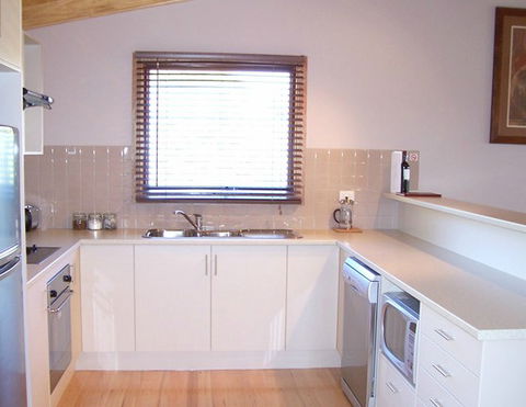 McLaren Ridge 3 - McLaren Ridge Log Cabins - St Kilda Accommodation 2