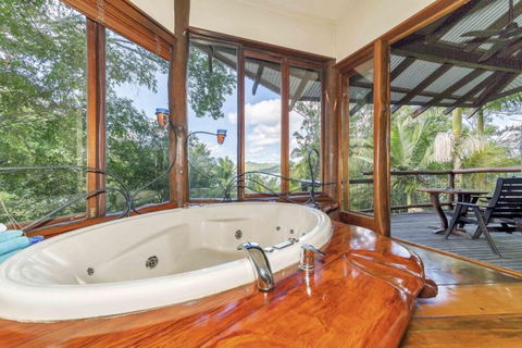 Secrets On The Lake - St Kilda Accommodation 1