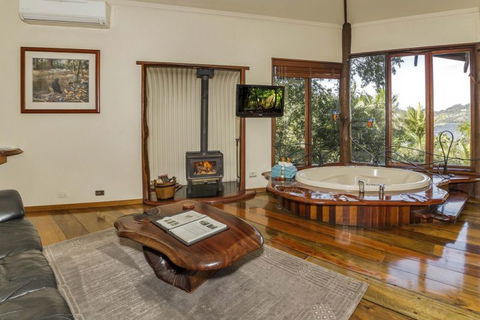 Secrets On The Lake - St Kilda Accommodation 2