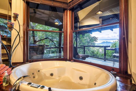 Secrets On The Lake - St Kilda Accommodation 7
