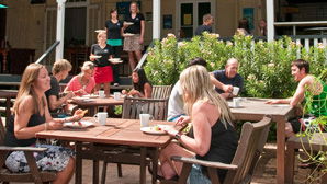 Halse Lodge Backpackers Hostel YHA - St Kilda Accommodation 2