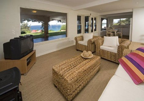 Absolute Waterfront At Hyams Beach - Elandra - St Kilda Accommodation 4