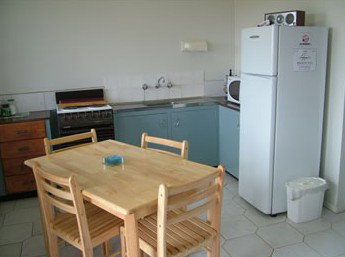 Heathers Holiday Units - St Kilda Accommodation 3