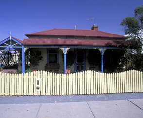 Molto Bella Holiday Units - St Kilda Accommodation 1