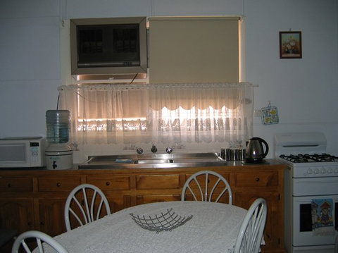 Bettys Cottage - St Kilda Accommodation 2