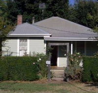 Honeysuckle Cottage Jingellic - St Kilda Accommodation