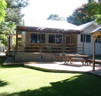 Pine Cottage - St Kilda Accommodation