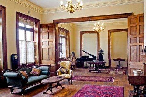 Mandelson's Of Goulburn - St Kilda Accommodation 2