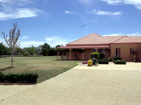 Fairways Bed And Breakfast At Jerilderie - St Kilda Accommodation 0