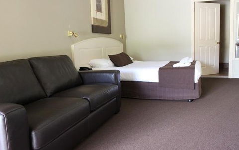 Bowen Inn - St Kilda Accommodation 1
