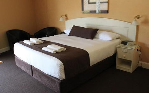 Bowen Inn - St Kilda Accommodation 2