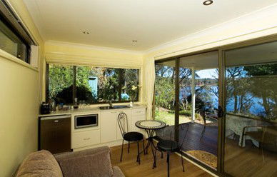 Blue Mountains Lakeside Bed And Breakfast - St Kilda Accommodation 3