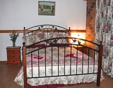 Twilight Grove Farm Bed And Breakfast  - St Kilda Accommodation 4