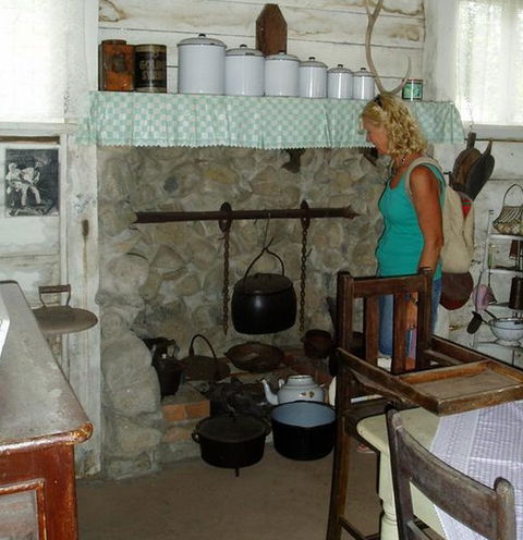 A Settlers Cottage - St Kilda Accommodation 2