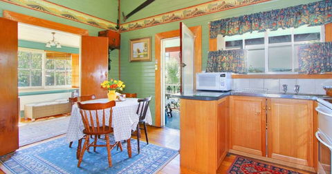 A Settlers Cottage - St Kilda Accommodation 3