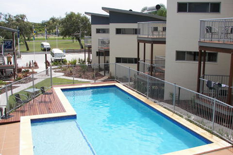 Emu's Beach Resort - St Kilda Accommodation 0