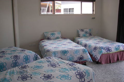 Emu's Beach Resort - St Kilda Accommodation 2