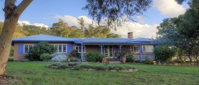 James Farmhouse And Rose Cottage - St Kilda Accommodation 1