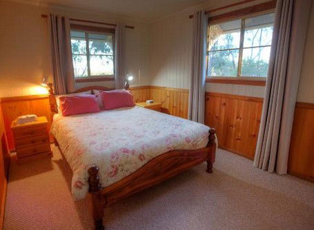 Accommodation Creek Cottages - St Kilda Accommodation 4