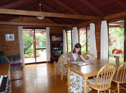 Karri Patch Cottage - St Kilda Accommodation 2