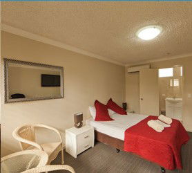 Tropicana Motel - St Kilda Accommodation 2