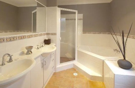 Avon Lodge Bribie Island - St Kilda Accommodation 2