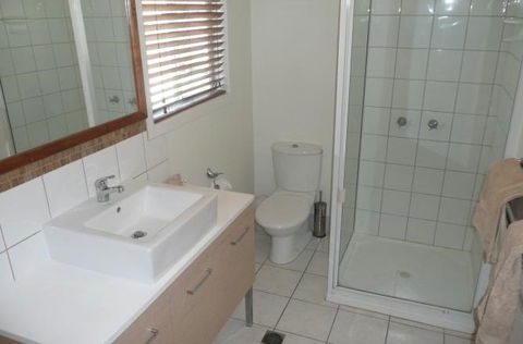 Beachside Holiday Units - St Kilda Accommodation 2