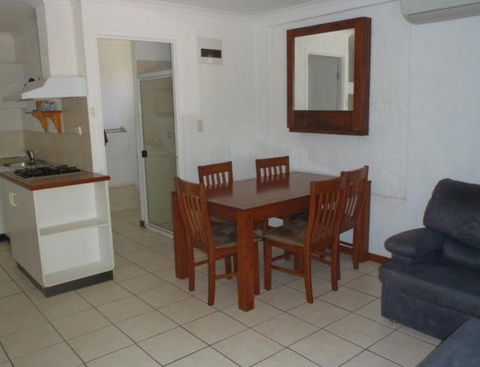 Beachside Holiday Units - St Kilda Accommodation 3