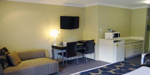 Best Western Plus Ambassador On Ruthven Motor Inn - St Kilda Accommodation 2