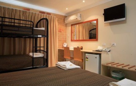 Emerald Central Palms Motel - St Kilda Accommodation 3